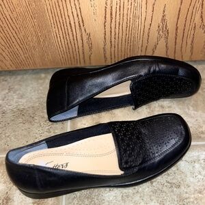 Trotters Women’s Black Perforated Leather Casual Slip In Loafers Sz-8N